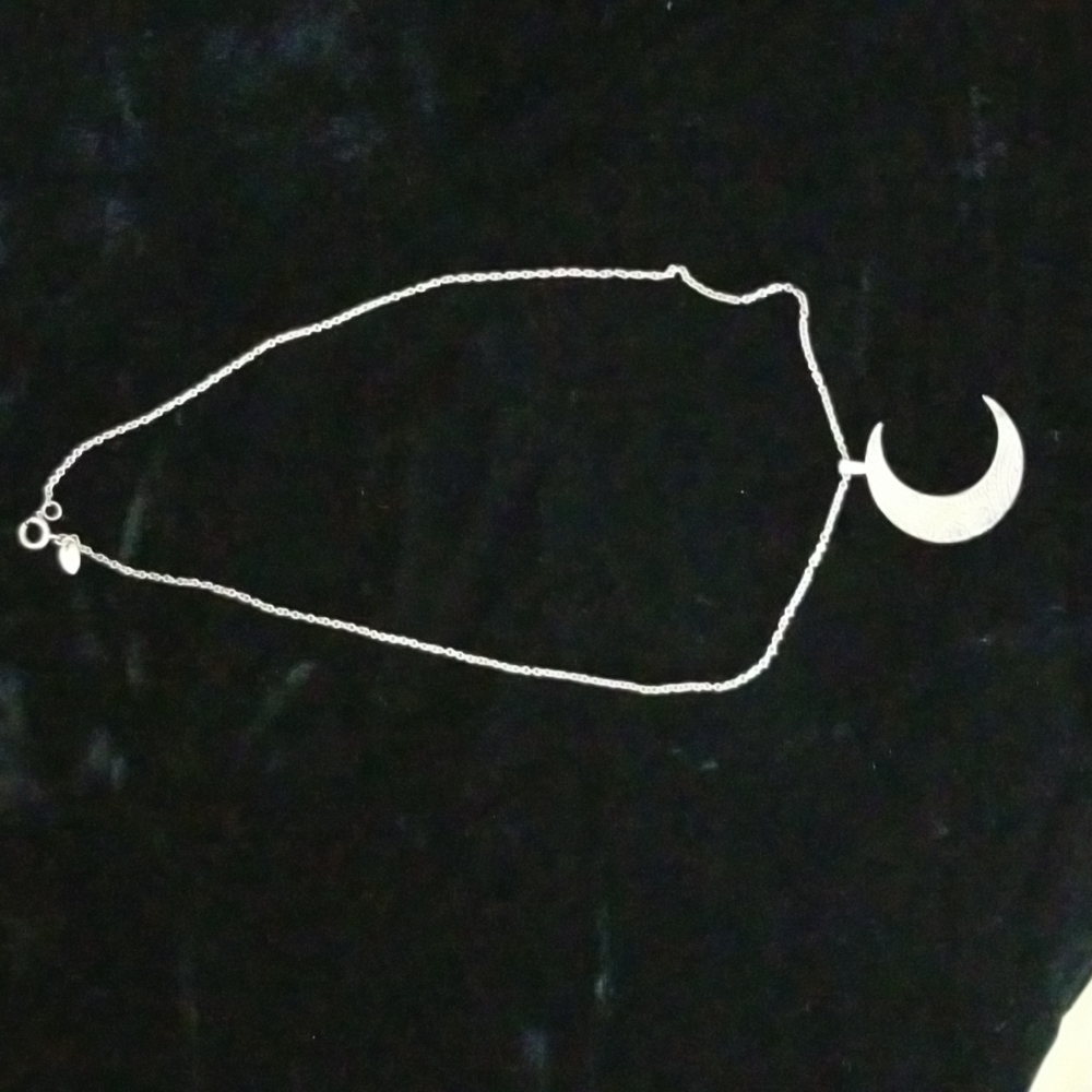 Sterling Silver necklace with qtr moon shape pendant